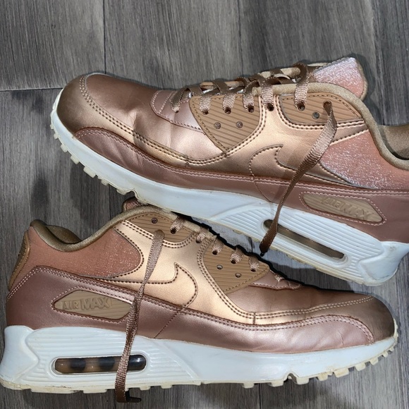 rose gold nike shoes air max